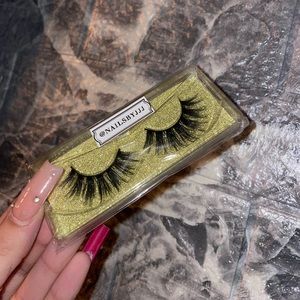 Volume Wispy False Lashes